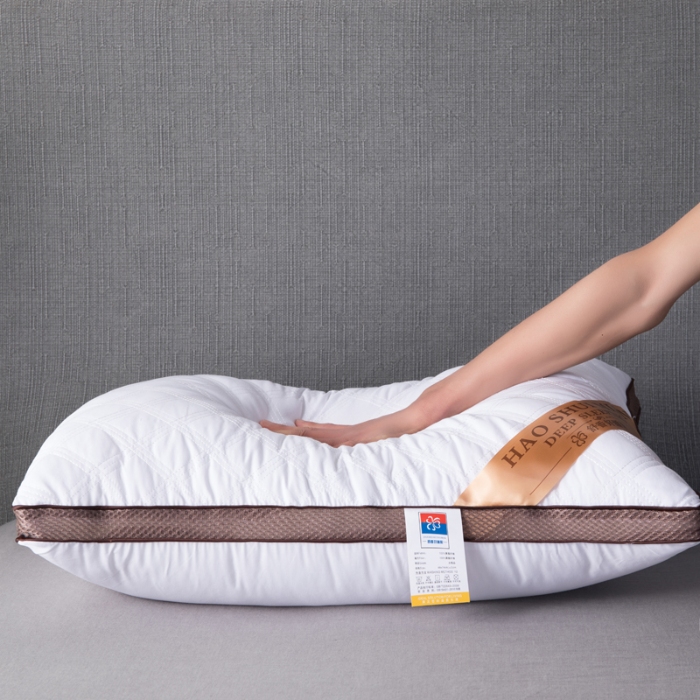 91家纺网 家纺一手货源 找家纺 （总）兴丝露枕芯 亲肤绗缝三线格枕芯 羽丝枕 舒适枕 中高枕 成人枕头 宿舍枕芯