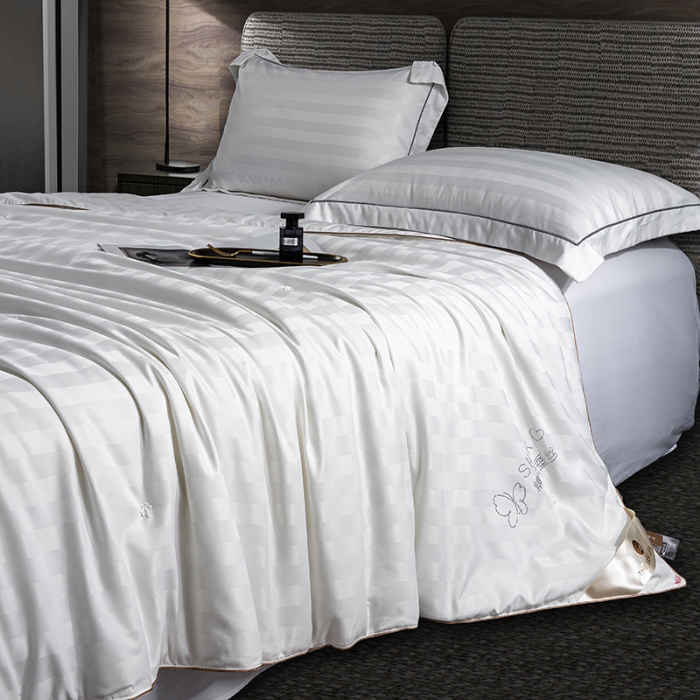 91家纺网 家纺一手货源 找家纺 （总）保真100%蚕丝被夏被蚕丝夏被 纯蚕丝被夏凉被手工订花榨蚕丝桑蚕丝被空调被 三公分缎条