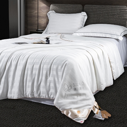 91家纺网 家纺一手货源 找家纺 （总）保真100%蚕丝被夏被蚕丝夏被 纯蚕丝被夏凉被手工订花榨蚕丝桑蚕丝被空调被 三公分缎条