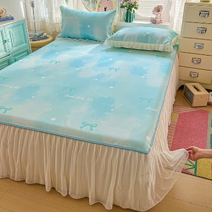 91家纺网 家纺一手货源 找家纺 （总）2026新款花边床裙款冰丝凉席套件配凉感丝同款夏被四件套可机洗软席三件套