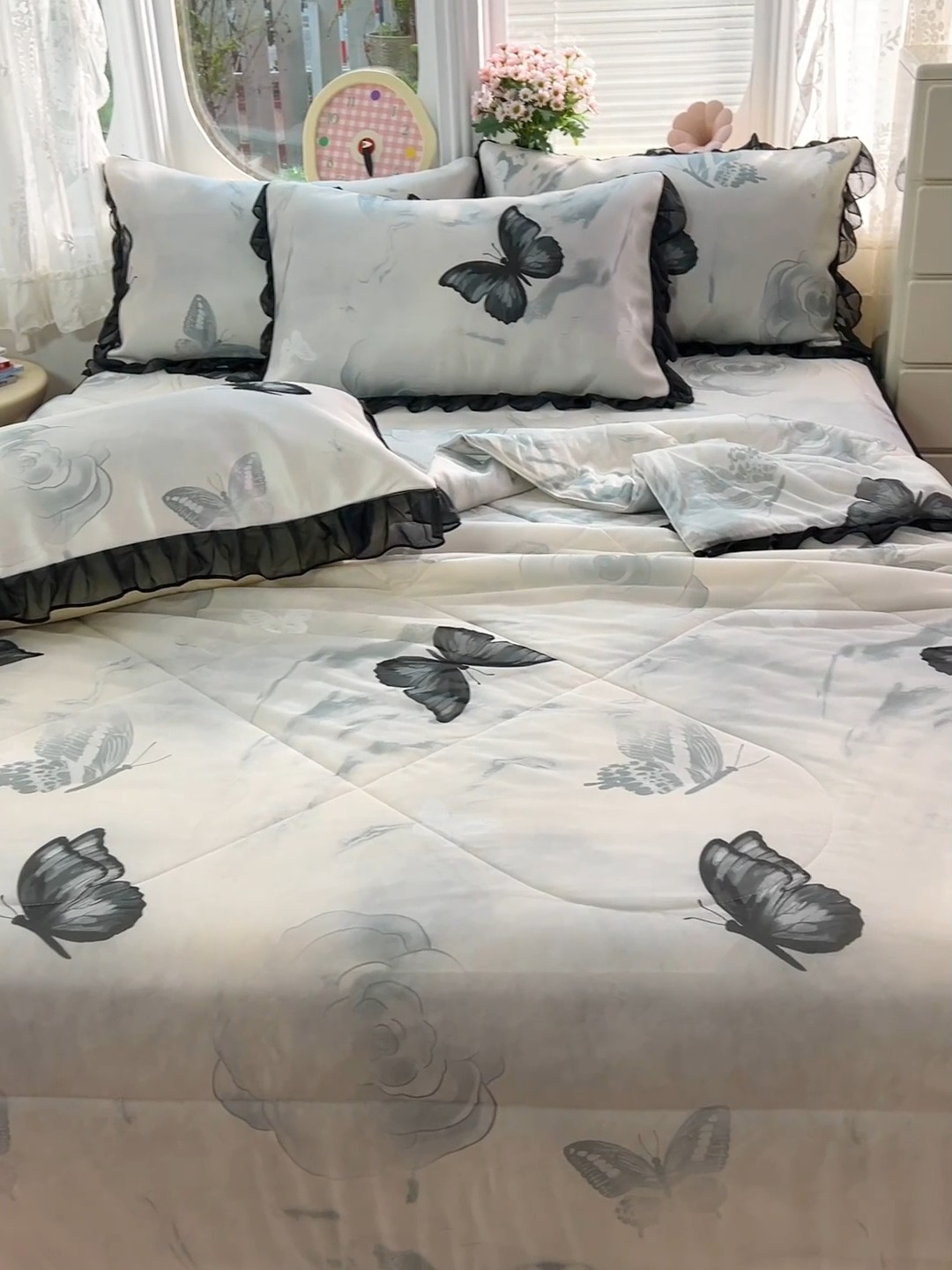 91家纺网 家纺一手货源 找家纺 （总）2026新款花边床裙款冰丝凉席套件配凉感丝同款夏被四件套可机洗软席三件套