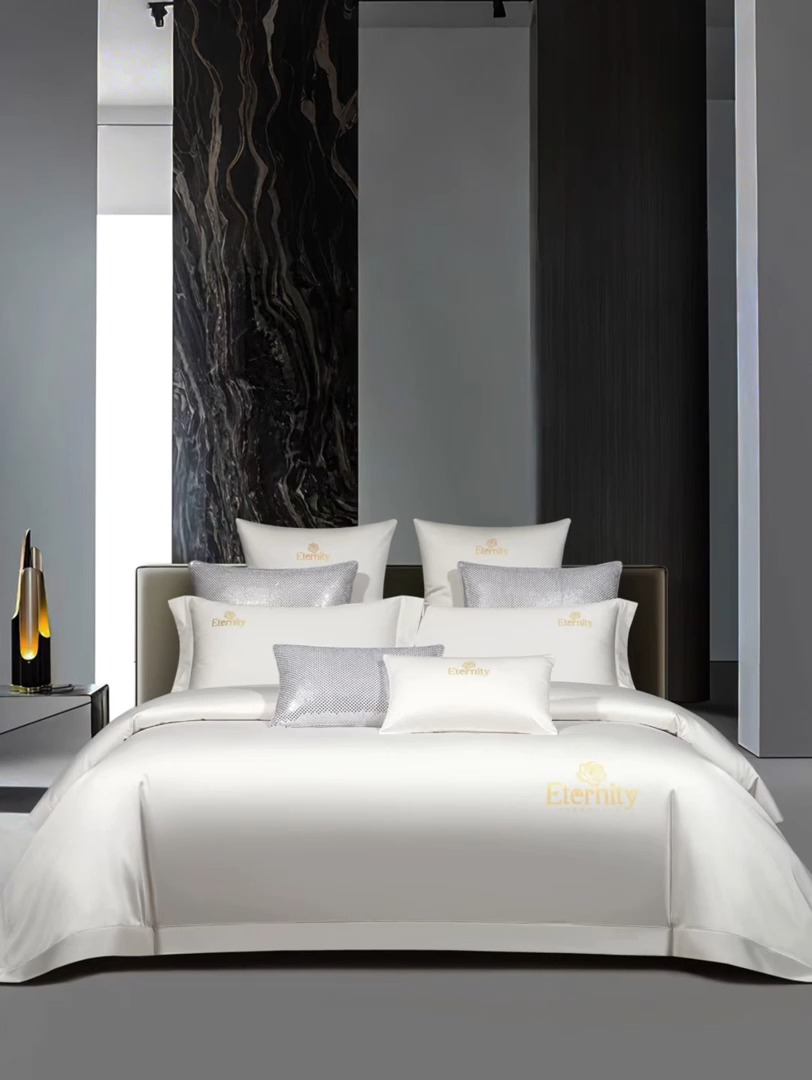 91家纺网 家纺一手货源 找家纺 100支皇妃缎100%全棉烫片纯色四件套长绒棉 永恒米白