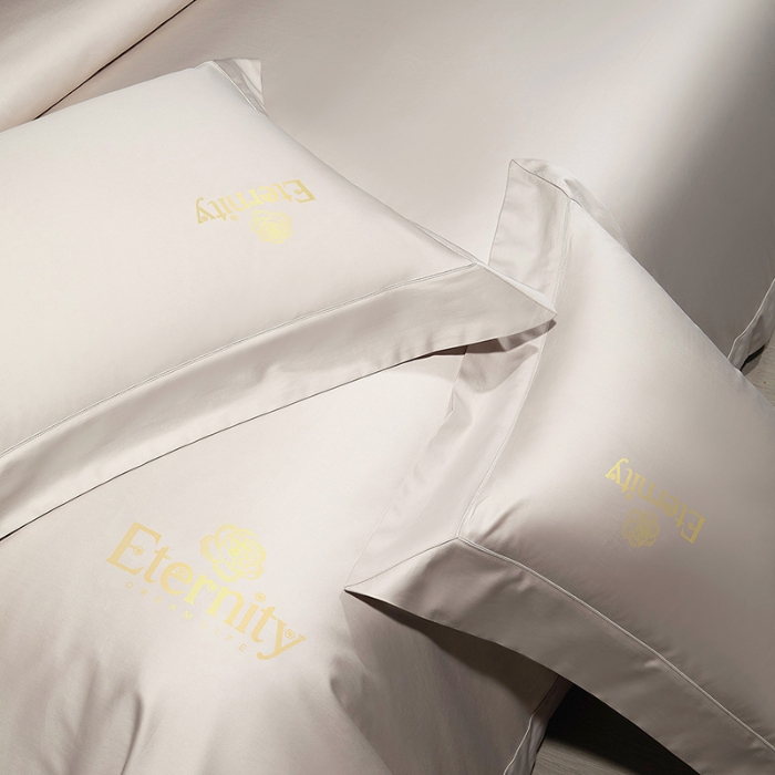 91家纺网 家纺一手货源 找家纺 100支皇妃缎100%全棉烫片纯色四件套长绒棉 永恒米灰