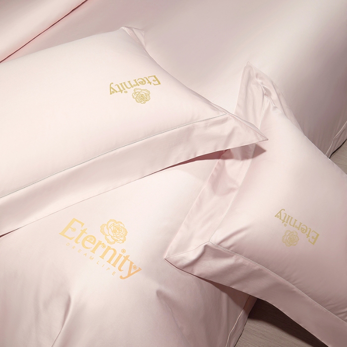 91家纺网 家纺一手货源 找家纺 100支皇妃缎100%全棉烫片纯色四件套长绒棉 永恒玉粉