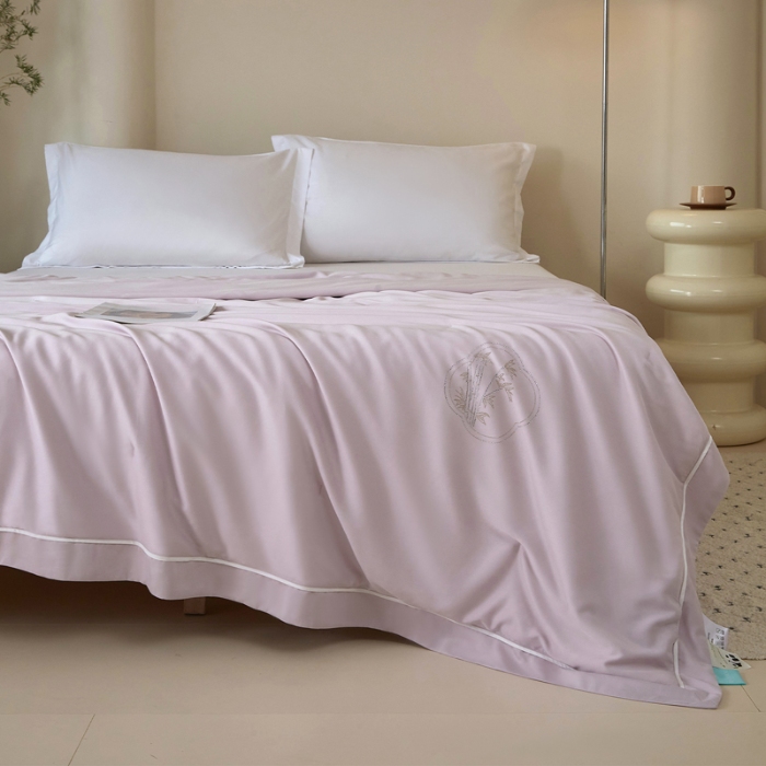 91家纺网 家纺一手货源 找家纺 100%竹纤维夏被100%桑蚕丝填充 柔雾粉