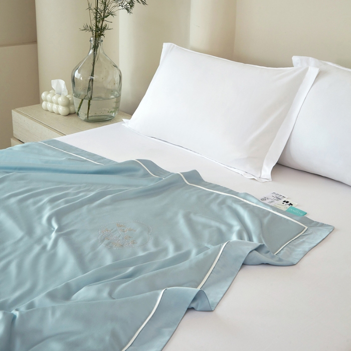 91家纺网 家纺一手货源 找家纺 100%竹纤维夏被100%桑蚕丝填充 晴川蓝