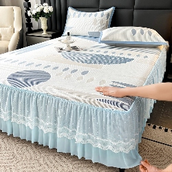 91家纺网 家纺一手货源 找家纺 （总）宜派家纺 2026新款几何PE凉感丝床裙款凉席三件套席子夏季空调席蕾丝冰丝席软席子,几何粉-床裙,几何灰-床裙,几何蓝-床裙,几何绿-床裙