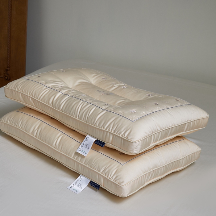 91家纺网 家纺一手货源 找家纺 （总）2026新品  亲肤舒适蚕丝护颈枕芯枕头  贡缎蚕丝轻柔定型成人枕芯学生按摩护颈枕头