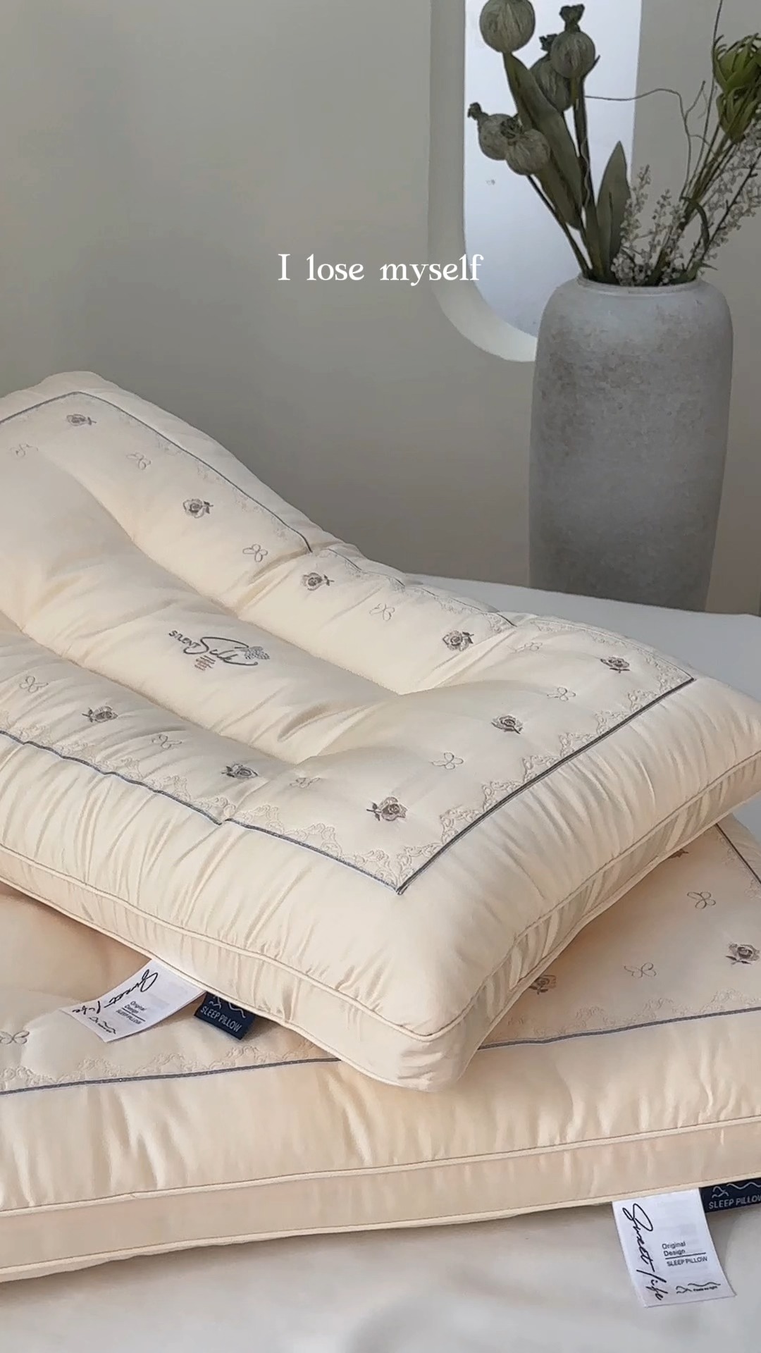 91家纺网 家纺一手货源 找家纺 （总）2026新品  亲肤舒适蚕丝护颈枕芯枕头  贡缎蚕丝轻柔定型成人枕芯学生按摩护颈枕头