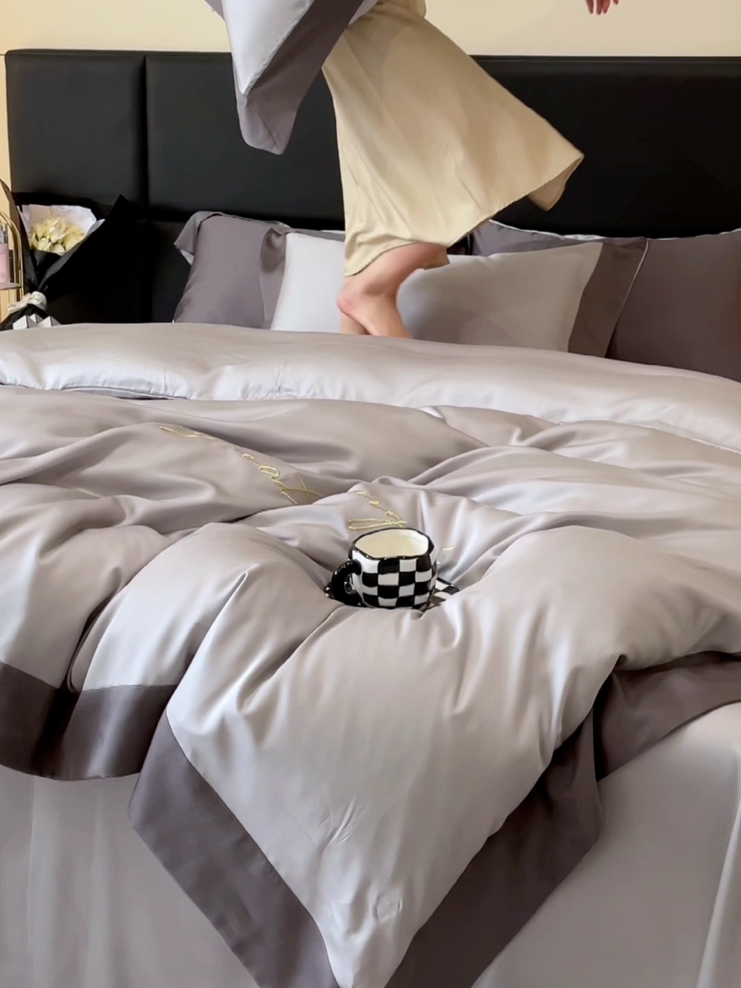 91家纺网 家纺一手货源 找家纺 高档礼盒装春夏新品超细旦冷凝天丝刺绣四件套100%莱赛尔 魅银-缦悦-A类超细旦冷凝天丝