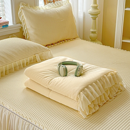 91家纺网 家纺一手货源 找家纺 （总）2026新款冰丝提花床裙款豆豆凉席三件套软席空调席套件韩式花边凉席四件套配夏凉被