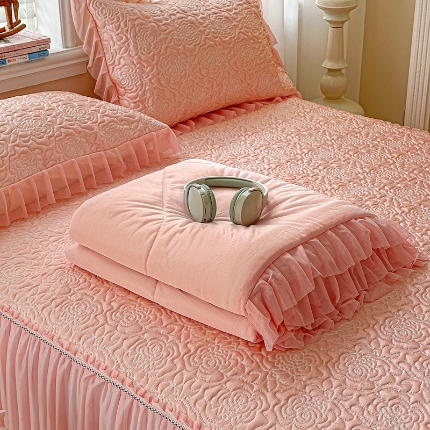 91家纺网 家纺一手货源 找家纺 （总）2026新款冰丝提花床裙款豆豆凉席三件套软席空调席套件韩式花边凉席四件套配夏凉被