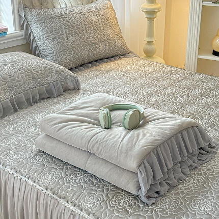 91家纺网 家纺一手货源 找家纺 （总）2026新款冰丝提花床裙款豆豆凉席三件套软席空调席套件韩式花边凉席四件套配夏凉被