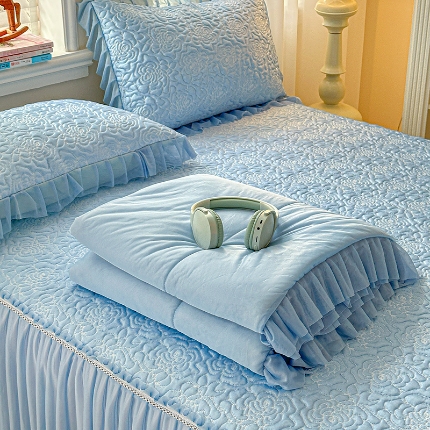 91家纺网 家纺一手货源 找家纺 （总）2026新款冰丝提花床裙款豆豆凉席三件套软席空调席套件韩式花边凉席四件套配夏凉被