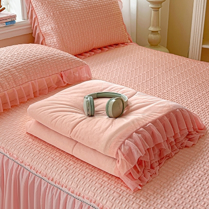 91家纺网 家纺一手货源 找家纺 （总）2026新款冰丝提花床裙款豆豆凉席三件套软席空调席套件韩式花边凉席四件套配夏凉被