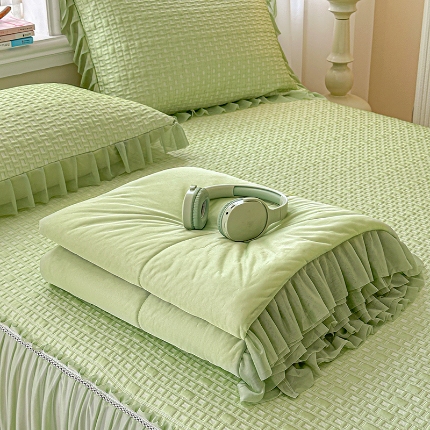 91家纺网 家纺一手货源 找家纺 （总）2026新款冰丝提花床裙款豆豆凉席三件套软席空调席套件韩式花边凉席四件套配夏凉被