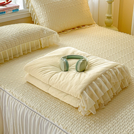 91家纺网 家纺一手货源 找家纺 （总）2026新款冰丝提花床裙款豆豆凉席三件套软席空调席套件韩式花边凉席四件套配夏凉被