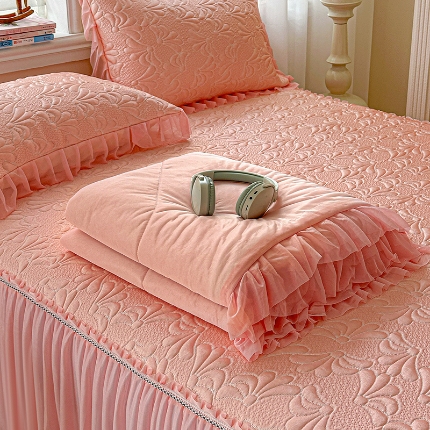 91家纺网 家纺一手货源 找家纺 （总）2026新款冰丝提花床裙款豆豆凉席三件套软席空调席套件韩式花边凉席四件套配夏凉被