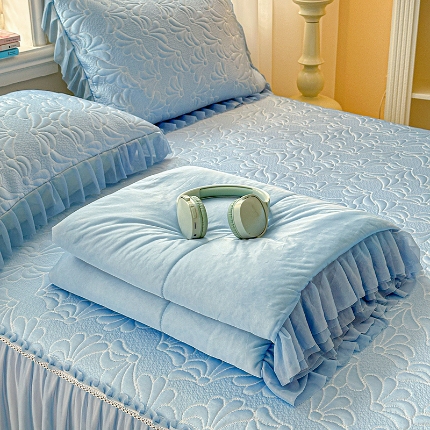 91家纺网 家纺一手货源 找家纺 （总）2026新款冰丝提花床裙款豆豆凉席三件套软席空调席套件韩式花边凉席四件套配夏凉被