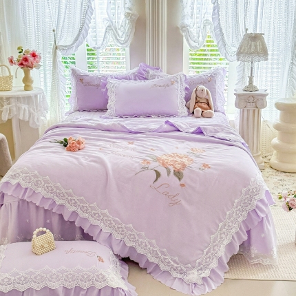 91家纺网 家纺一手货源 找家纺 漫布云家纺2026春夏韩版法式公主风水洗棉床盖款多功能被套 夏被床盖四件套多功能二合一水洗棉夹泡泡棉小竺棉棉床裙款 香榭丽-奶昔白