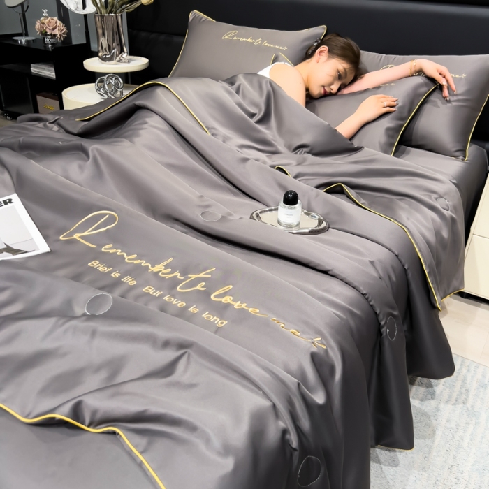 91家纺网 家纺一手货源 找家纺 （总）云恋家纺 2026新款轻奢高级感水洗冰丝刺绣夏凉被凉感可裸睡空调被四件套学生薄款被子-一生所爱系列