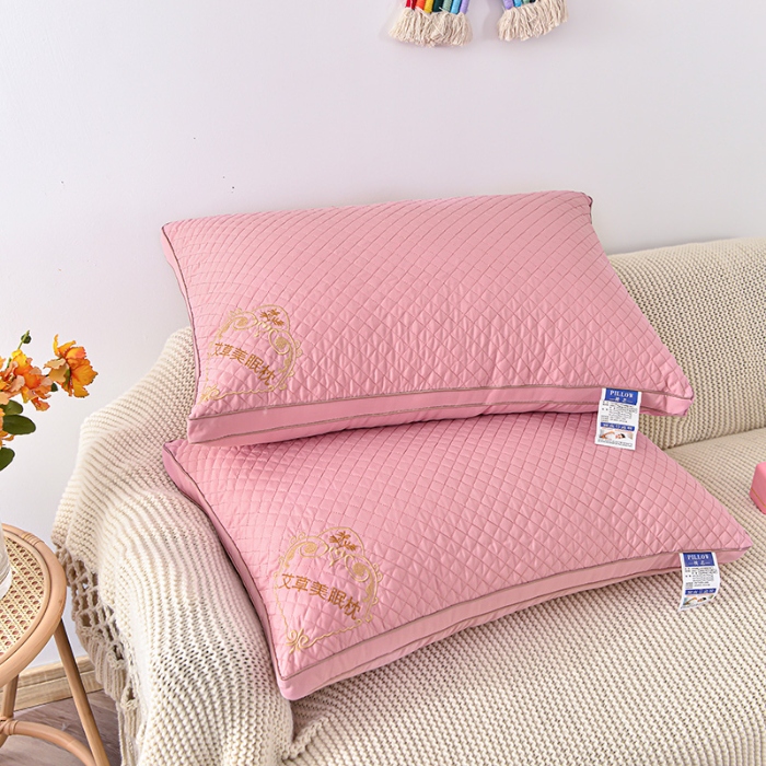 91家纺网 家纺一手货源 找家纺 兴丝露枕芯 立体艾草绣花枕  双边立体枕芯 羽丝枕头