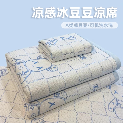 91家纺网 家纺一手货源 找家纺 （总）春寻家纺 2026新款直播爆款幸运熊系列凉豆豆冰丝凉席三件套床单款床笠款可水洗机洗夏季凉感冰豆豆空调席软席子 