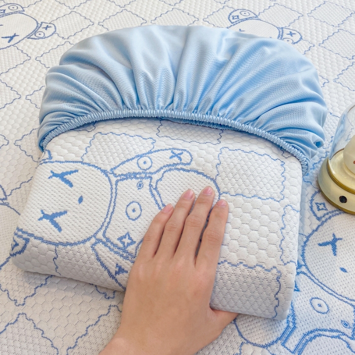 91家纺网 家纺一手货源 找家纺 （总）春寻家纺 2026新款直播爆款幸运熊系列凉豆豆冰丝凉席三件套床单款床笠款可水洗机洗夏季凉感冰豆豆空调席软席子 