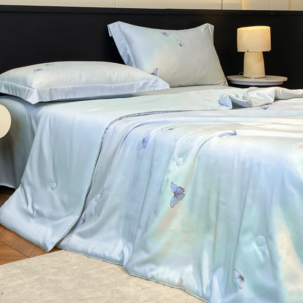 91家纺网 家纺一手货源 找家纺 （总）新方向 2026数码印花A类20%蚕丝天丝棉夏被四件套 65%60s兰精天丝 35%100支长绒棉-蝶梦