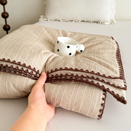 91家纺网 家纺一手货源 找家纺 （总）2025新款法式花边床盖三件套水洗棉夹棉韩版荷叶花边小碎花床盖