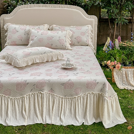 91家纺网 家纺一手货源 找家纺 乐朵家居 2026新款 奶芙 玫瑰 弧度款 凉豆豆 凉席三件套 粉