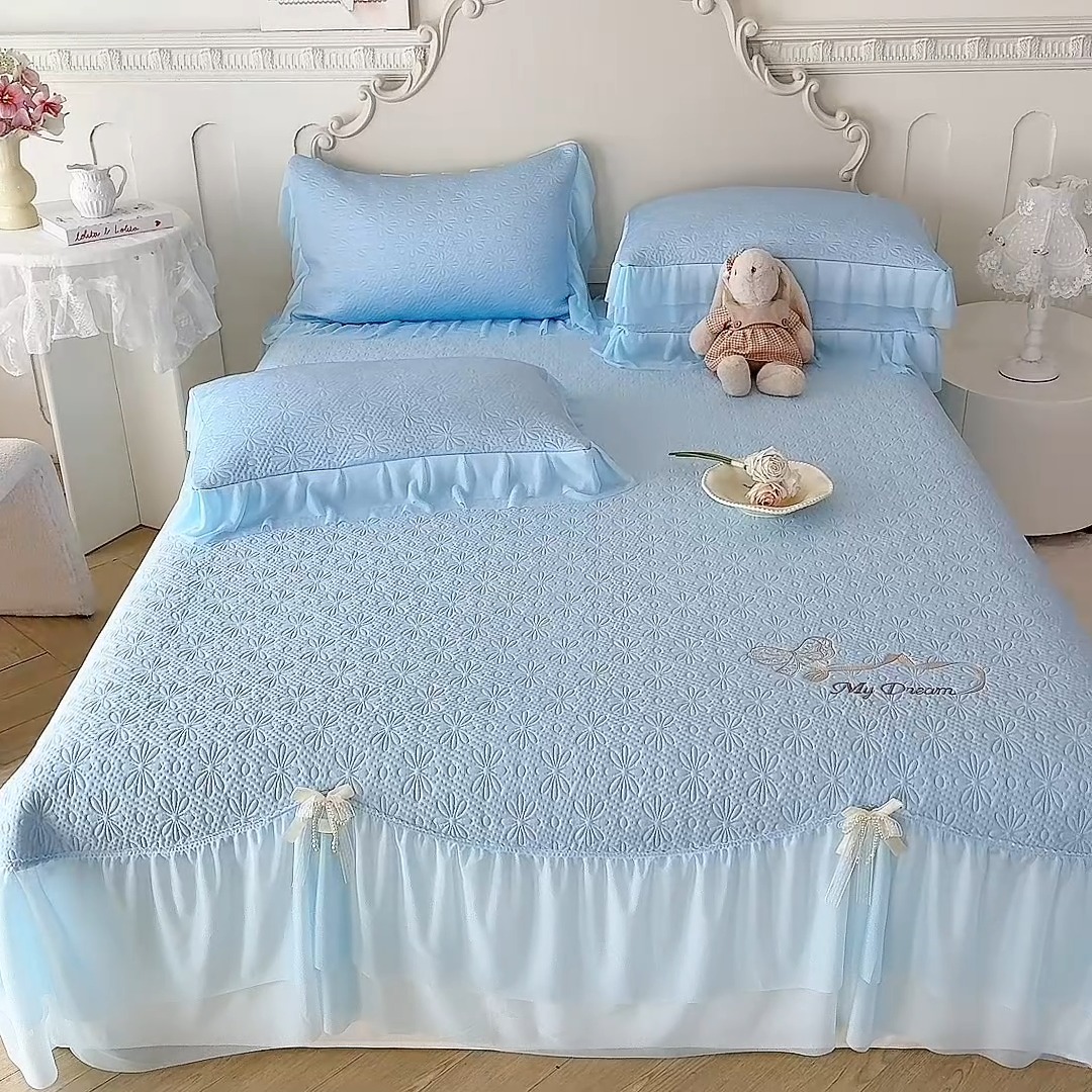 91家纺网 家纺一手货源 找家纺 （总）苏米娜家纺SUMINA 2026新款PE高分子弯边工艺双层花边床裙款凉席三件套-梦幻