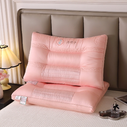 91家纺网 家纺一手货源 找家纺 （总）新品 兴丝露枕芯 A类全棉决明子枕 花草保健护颈枕 全棉羽丝绒枕头