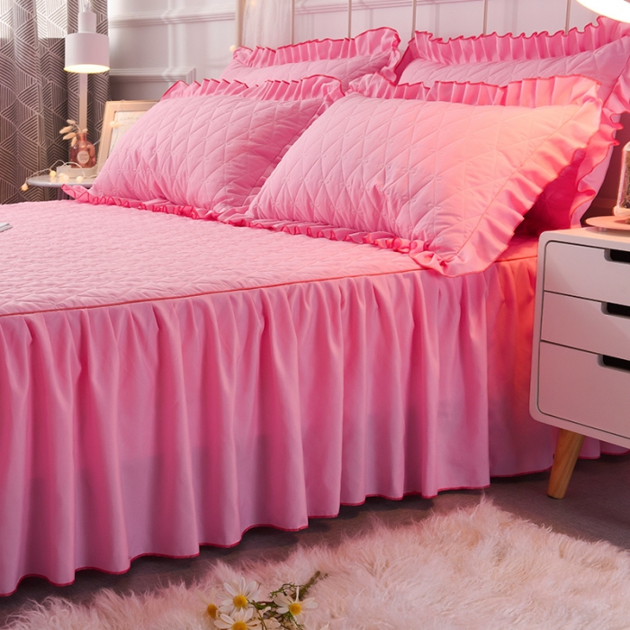 91家纺网 家纺一手货源 找家纺 艾晶美 2018冬款夹棉床裙三件套 丛林烈鸟-粉色