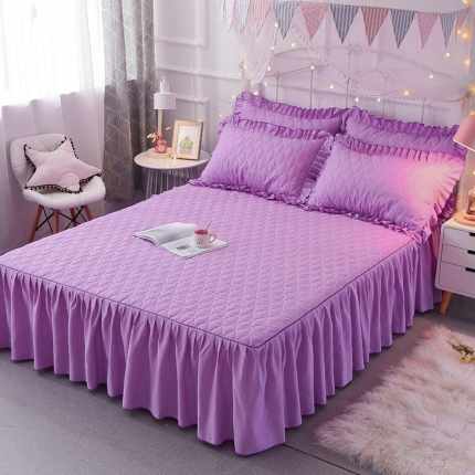 91家纺网 家纺一手货源 找家纺 艾晶美 2018冬款夹棉床裙三件套 丛林烈鸟-紫色