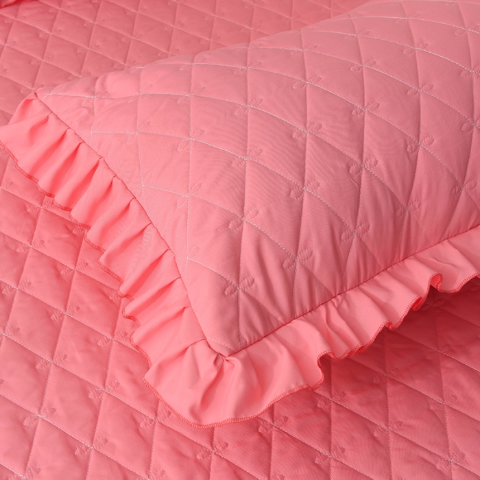 91家纺网 家纺一手货源 找家纺 艾晶美 2018冬款夹棉床裙三件套 丛林烈鸟-玉色