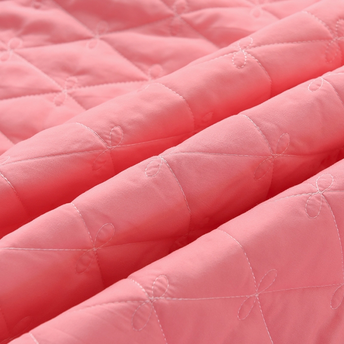 91家纺网 家纺一手货源 找家纺 艾晶美 2018冬款夹棉床裙三件套 丛林烈鸟-玉色