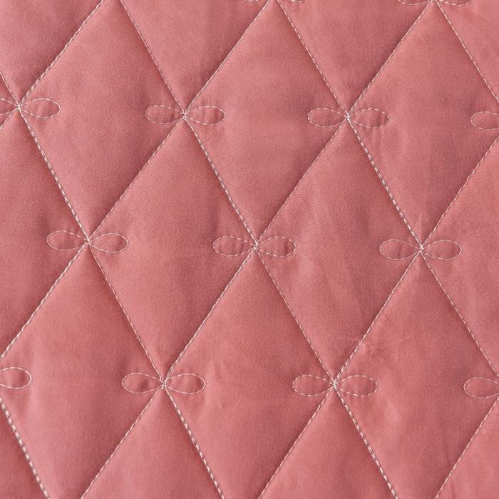 91家纺网 家纺一手货源 找家纺 艾晶美 2018冬款夹棉床裙三件套 骑士-砖红