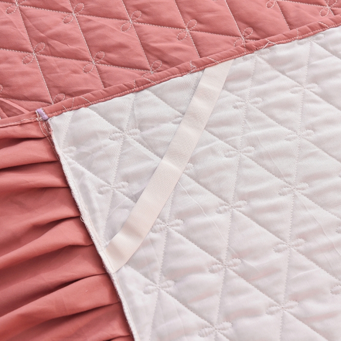 91家纺网 家纺一手货源 找家纺 艾晶美 2018冬款夹棉床裙三件套 骑士-砖红