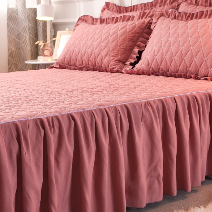 91家纺网 家纺一手货源 找家纺 艾晶美 2018冬款夹棉床裙三件套 骑士-砖红