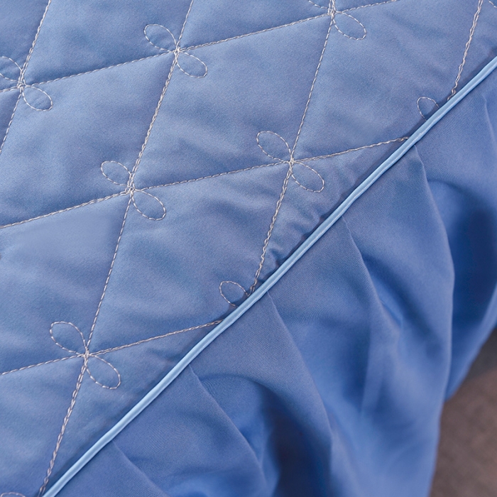 91家纺网 家纺一手货源 找家纺 艾晶美 2018冬款夹棉床裙三件套 小蜜蜂-天蓝