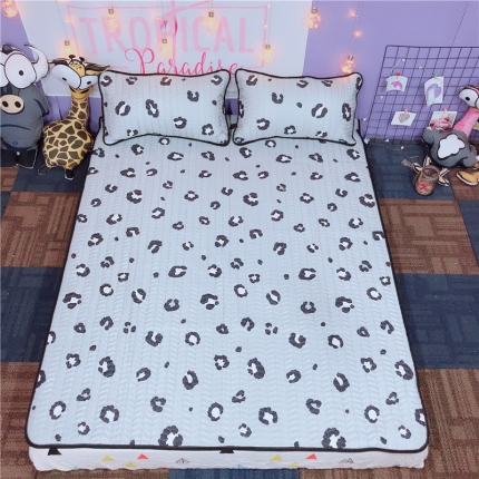 91家纺网 家纺一手货源 找家纺 （总）金爱家家纺 可机洗大版卡通冰丝空调凉席软实拍图1