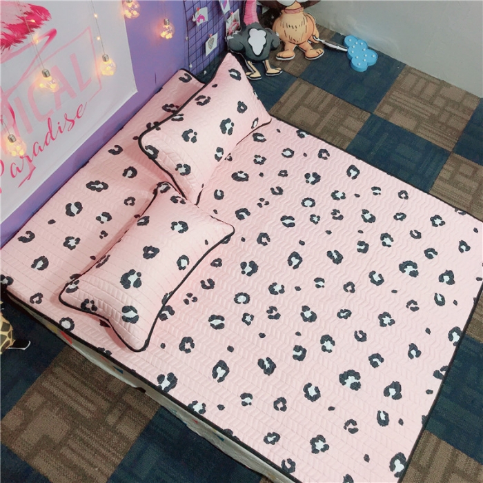 91家纺网 家纺一手货源 找家纺 （总）金爱家家纺 可机洗大版卡通冰丝空调凉席软实拍图1