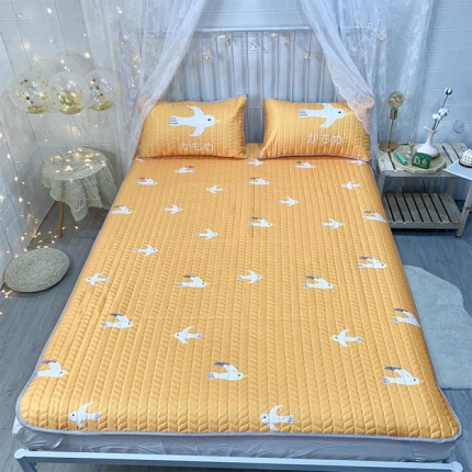 91家纺网 家纺一手货源 找家纺 （总）金爱家家纺 可机洗大版卡通冰丝空调凉席软实拍图1