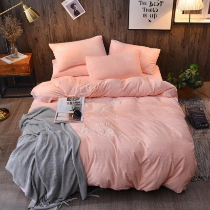 91家纺网 家纺一手货源 找家纺 （总）卡巴伦 肌理纹牛奶绒绣花款系列四件套