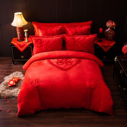 91家纺网 家纺一手货源 找家纺 宜凡家纺 2019加厚水晶绒婚庆刺绣套件 钟爱一生