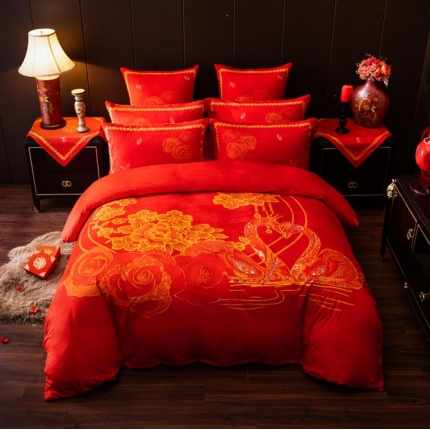 91家纺网 家纺一手货源 找家纺 宜凡家纺 2019新款水晶绒数码印花婚庆套件 花好月圆