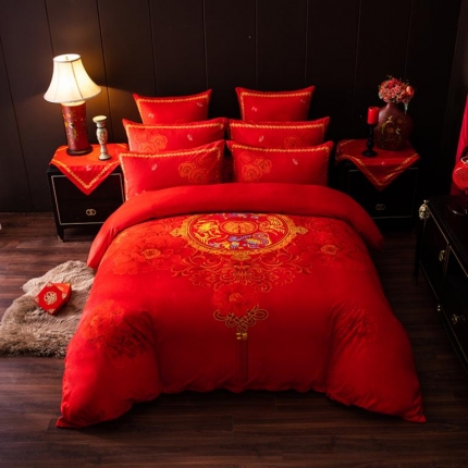 91家纺网 家纺一手货源 找家纺 宜凡家纺 2019新款水晶绒数码印花婚庆套件 七彩龙凤