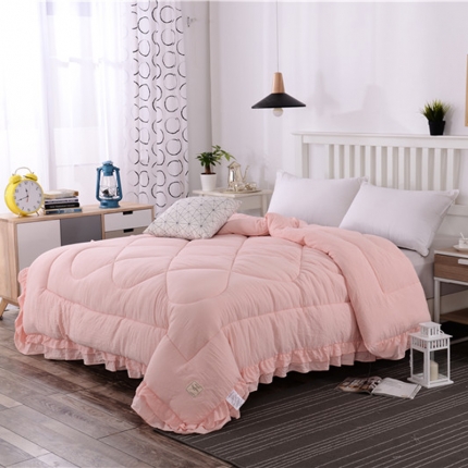 91家纺网 家纺一手货源 找家纺 畅畅家纺 简约时尚双层荷叶边纯色水洗棉冬被  玉色