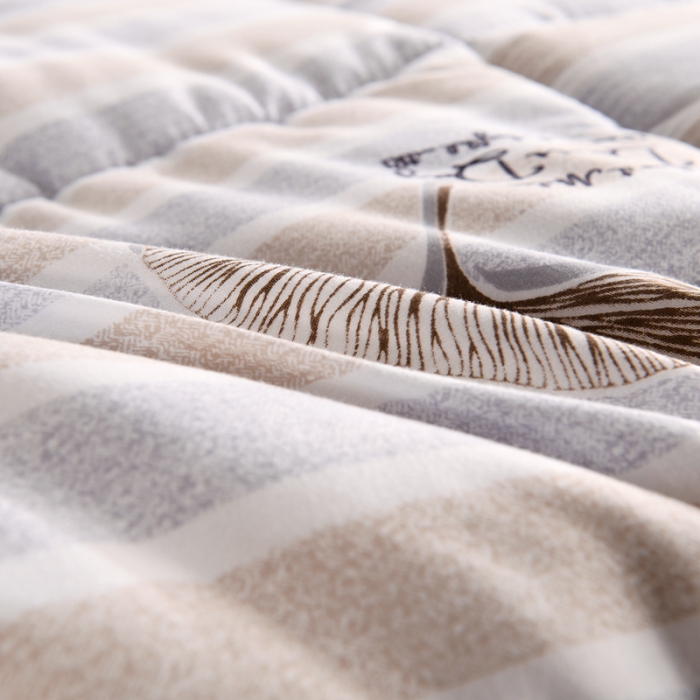 91家纺网 家纺一手货源 找家纺 畅畅家纺 亲肤绒磨毛羽丝绒冬被银杏叶-灰